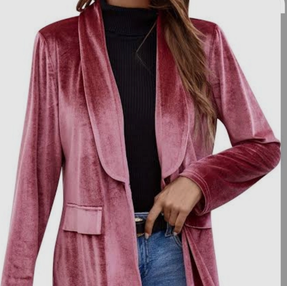Pink Velvet Blazer with Notched Lapels and Tailored Fit